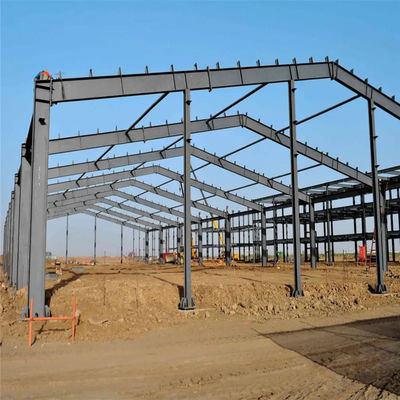 acheter Construction métallique préfabriquée personnalisable avec des murs en tôle galvanisée à chaud ou peinte ou des panneaux sandwich online manufacture